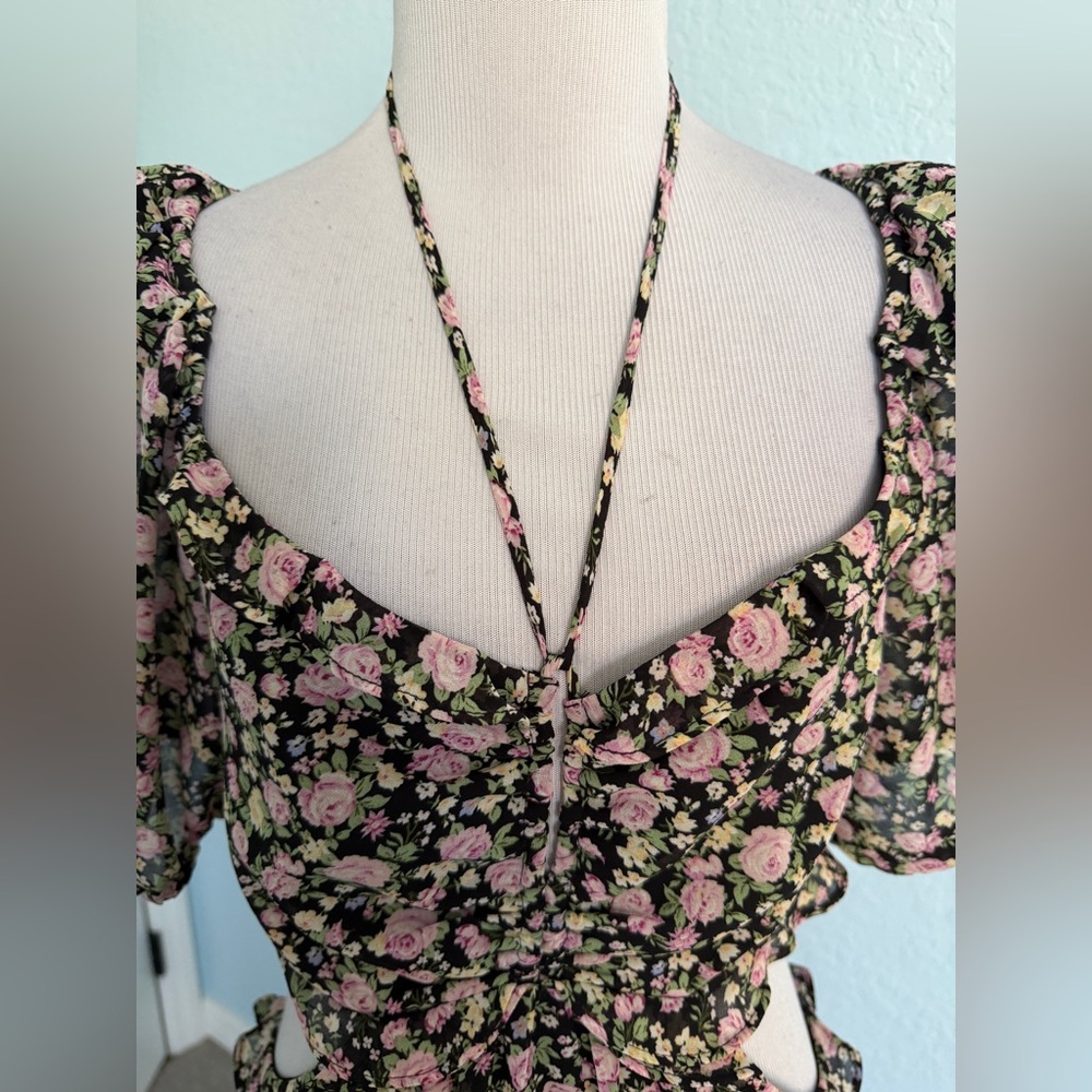 Astr Floral Black Maxi Dress with Pink Bouquet Print Puff Sleeves Cut Out M - Picture 6 of 9
